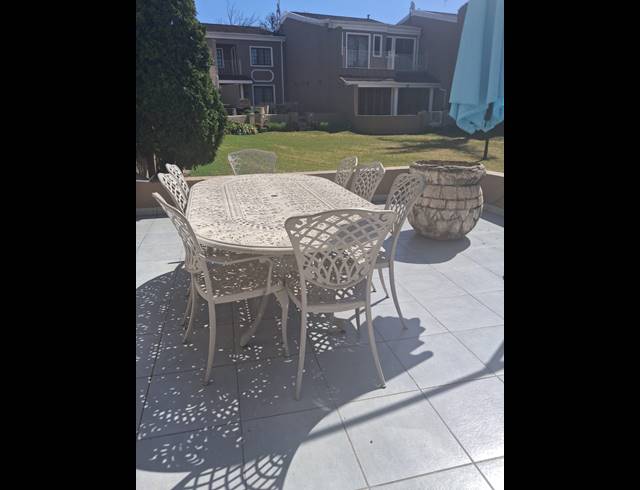 2 BEDROOM TOWNHOUSE FOR SALE IN PEACEHAVEN